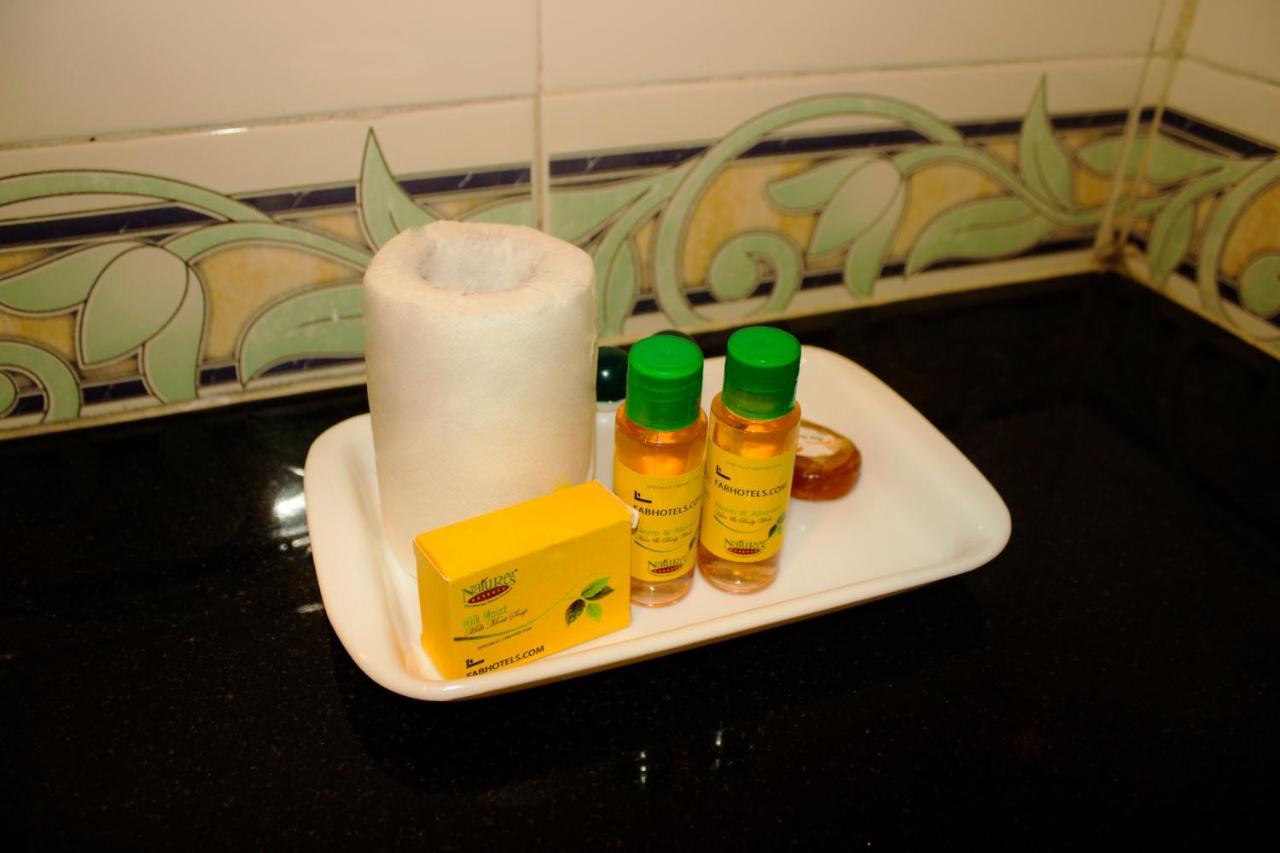 Fabexpress Exotica II - Fully Vaccinated Staff Noida Exterior photo
